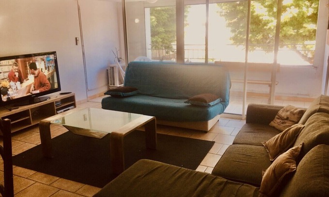 Centre Ville d'Ales Apartment | Grand Appartement en Plein Centre-ville D'alès