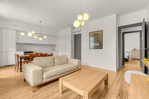 Guilhemery Apartment | Grand Appartement Lumineux - Parking Privé - Clim