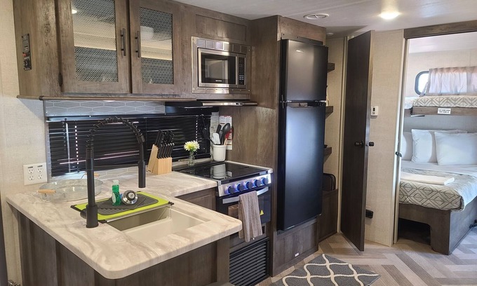 Williams House | Grand Canyon RV Glamping Mini Bunkhouse Suite