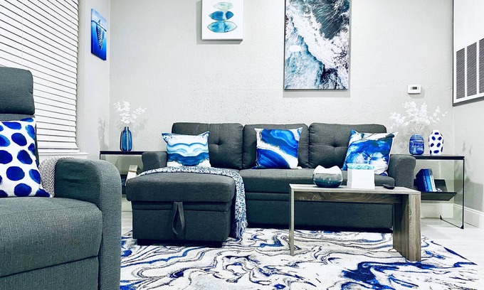 Kissimmee House | Grand Cayman Condo