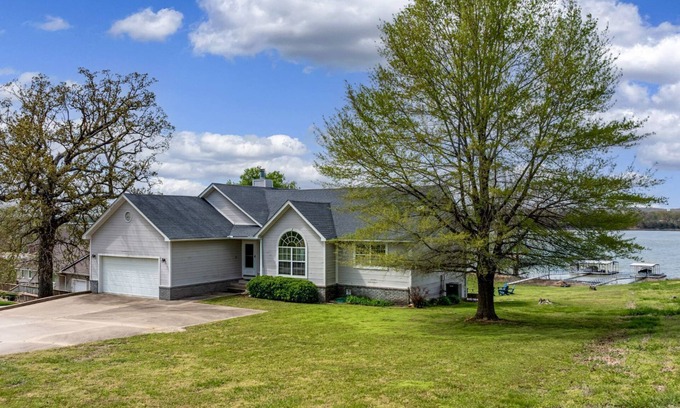 Grove House | Grand Lake Retreat, 4Bd/3Ba, Lake Front, Firepit