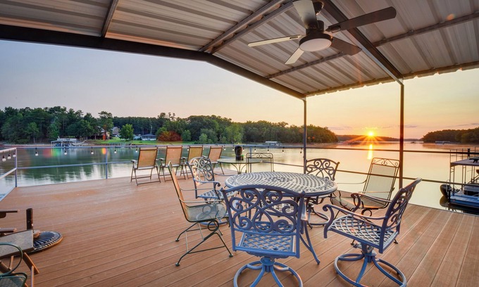 Hartwell House | Grand Lakefront Home in Hartwell w/Game Room!