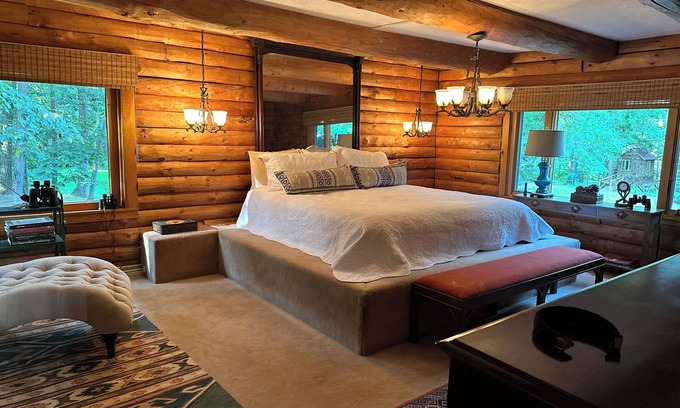 Millersburg Cabin | Grand Log Cabin in the Woods 3BR 2BA