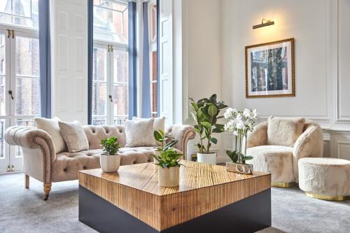 City of Westminster Apartment | Grand Mayfair Duplex - 3BD 3BA