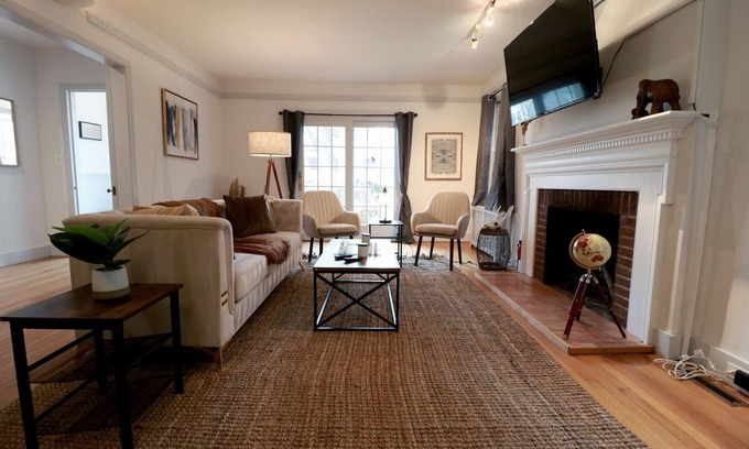 Princeton Condo | ★ GRAND MID-CENTURY HOME ★ NEAR UNIVERSITY
