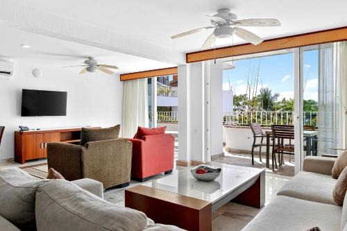 Conchas Chinas Apartment | Grand Miramar A202