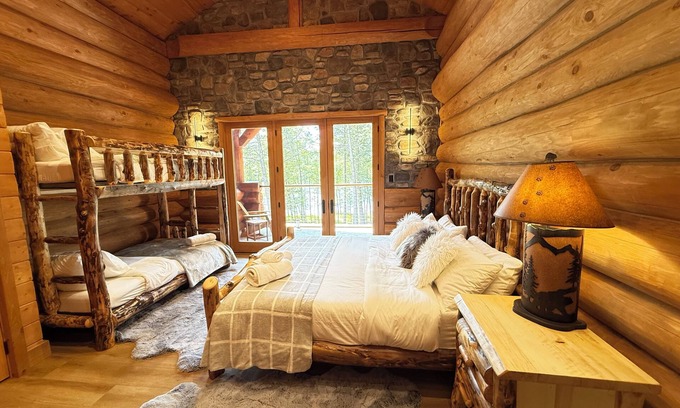 Blakeslee Cabin | Grand opening Lakefront Log Cabin, steam room, sauna, professional karaoke.