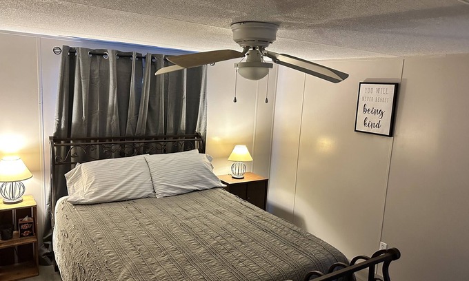 Cleora House | Grand Relaxing! 2 min walk to docks & restaurant with patio & bar!