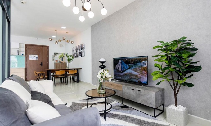 District 4 Apartment | Grand Riverside Aparment 4Brs 5 Beds near D1