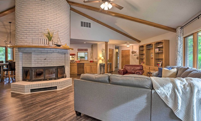 Rogers House | Grand Rogers Lake Home w/Game Room & Scenic Views