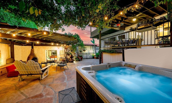 Loma Portal House | Grand Spanish Style 5BD w/Huge 360 Rooftop Deck w/Airport Views, AC, & Hot Tub!