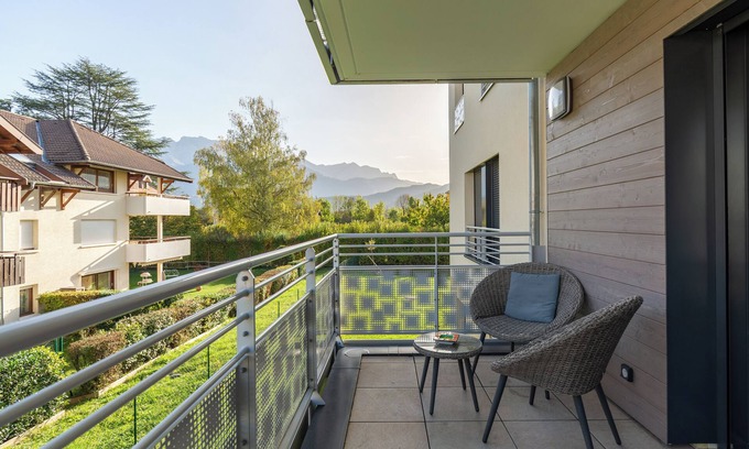Saint-Jorioz Apartment | 'Grand Studio Bord du Lac' with Mountain View, Terrace & Wi-Fi