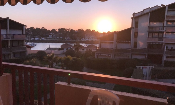 Soorts-Hossegor Apartment | Grand Studio Calme Donnant sur le Port