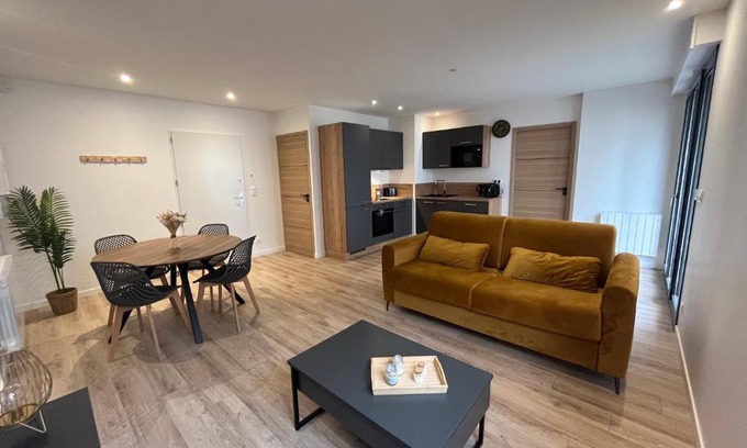 Faubourg North Apartment | Grand T2 - Terrasse - Centre ville - Gare - Darcy