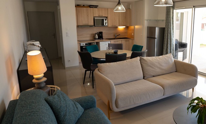 Vias Apartment | Grand T3 neuf climatisé avec WIFI à 100m de la mer