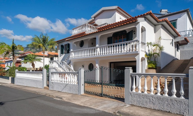 Santa Maria Maior Villa | Grand traditional villa in Funchal | BelleVeva
