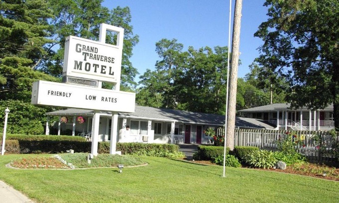 Traverse City Hotel | Grand Traverse Motel