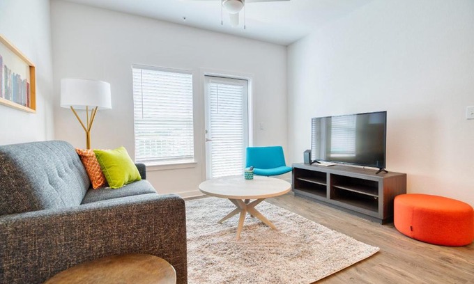 Gainesville Apartment | Grand Two Bedroom Two Bathroom Apartment with Balcony