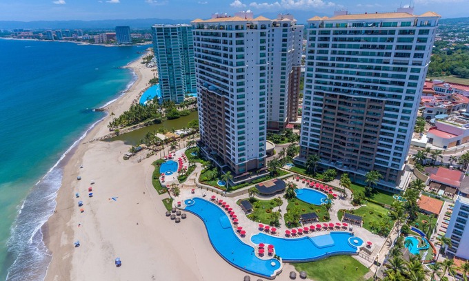 South Hotel Zone Condo | Grand Venetian Puerto Vallarta Beachfront Condo
