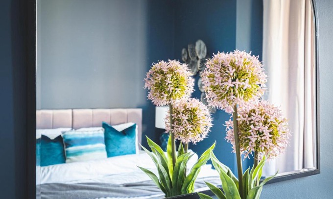 Weston-super-Mare House | Grand Victoria Seaside Beauty, Stones-Throw from the Beach