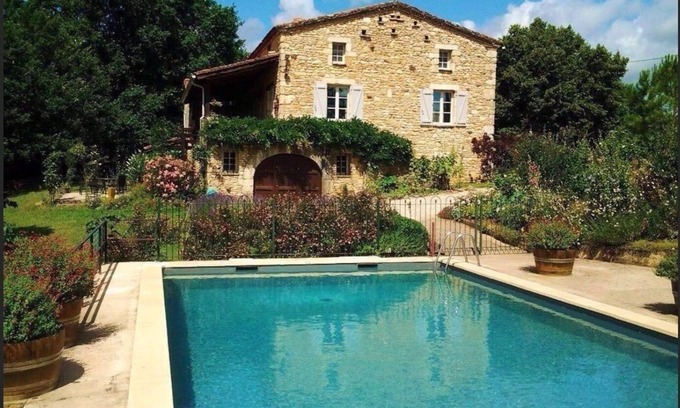 Puy-l'Eveque House | Grand Vue vert -Spacious 2 Bedroom Gite,heated pool on edge of medieval village