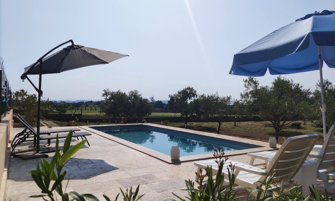 Pont-Saint-Esprit House | Grande Maison Avec Magnifique Piscine au Milieu D'un Jardin de 3000 m