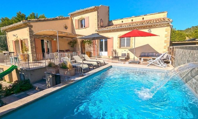 Aureille House | Grande Maison Piscine Chauffée en Provence, Avec vue Dominante