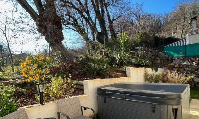 Soyons Villa | Grande Villa 4 Pers au Calme Avec Jacuzzi