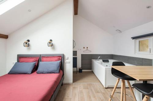 La Roche-Vineuse Apartment | Grange Caliana