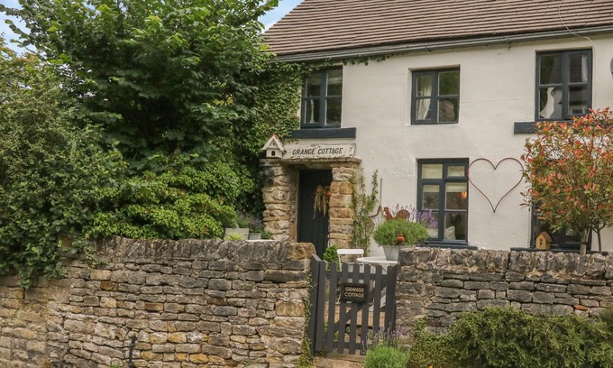 Castleton Cottage | GRANGE COTTAGE, pet friendly in Castleton, Peak District