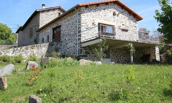 Retournac House | Grange restaurée avec terrasse et wifi à La Bastide - FR-1-582-178