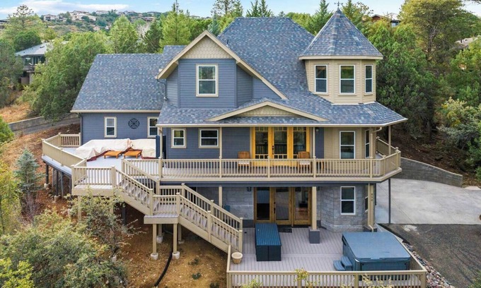 Prescott House | Granite Pines Chalet
