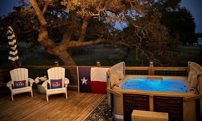 Fredericksburg House | Grape Creek Country Cottage