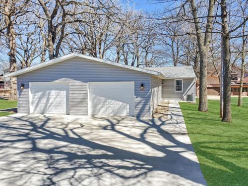 Orleans House | Grassy Knoll Retreat on the Big Spirit Lake