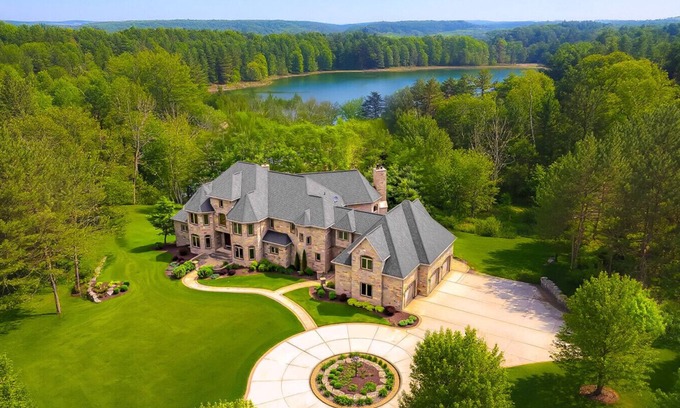 Krakow House | Gray Lake Villa | Sleeps 22 · Theater · Sauna · Lake