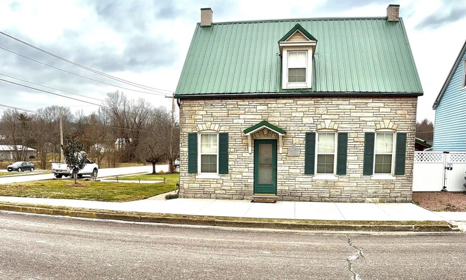 Hermann House | Gray Stone Guest House- Whole House Rental