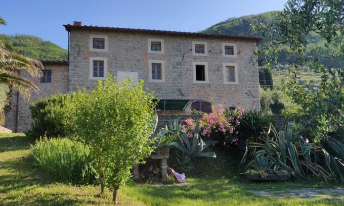 Nozanno Villa | Great 16th Century Villa Faithfully Restored For The Family or Romantic Vacation