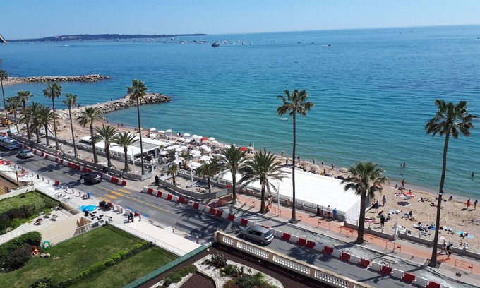 Le Suquet Apartment | Great 2 room apartment, with magnificient sea view , in front of the beach