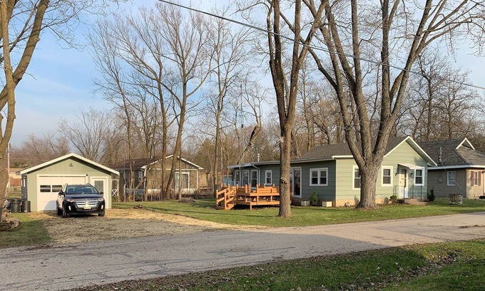 Delavan Lake Cottage | Great 3 season summer home for friends and family.
