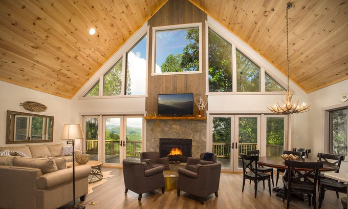Boone House | GREAT ESCAPE, RELAX & PLAY, 9 ACRES, SUPER VIEW, 2 DECKS, FIRE PIT, TRAILS &MORE