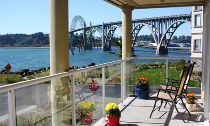 Newport House | Great Fall Savings! @ Iconic & Fun Ocean house & location, Super Water Views!