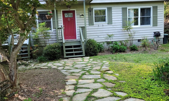 Rabun Gap House | Great family getaway! Mountains of NE GA Explore Nature and downtown Clayton