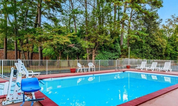 Williamsburg House | Great Find! 2 Modish Units, Close to U S Army Transportation Museum