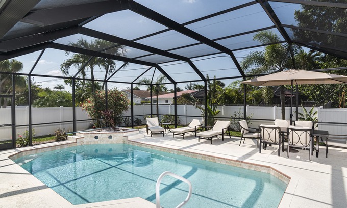 Naples Park House | Great Home, Amazing Pool Oasis, Super Close to Beach, FREE Bikes, Full Amenities