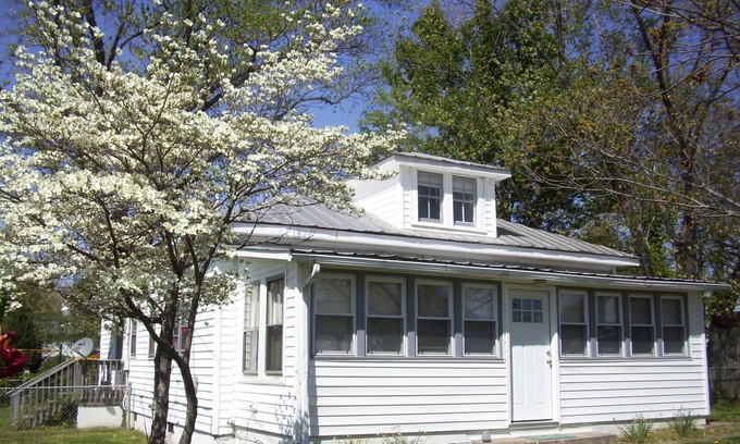 Issue Cottage | Great in-town location short walk to beach and restaurants!