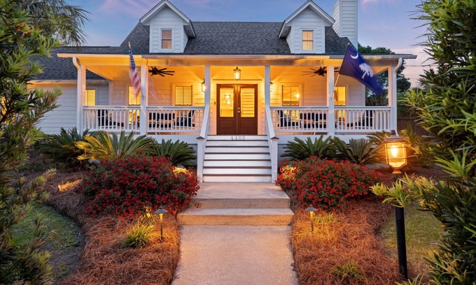 Isle of Palms House | Great IOP Palm Blvd home! Pet friendly, golf carts, steps to beach!