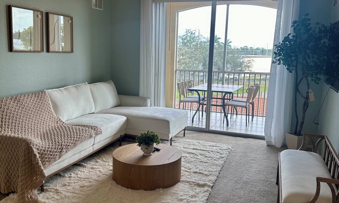 McGregor Apartment | Great Location - 2 Bed 2 Bath - 15 mins from Beach - New Furnitures