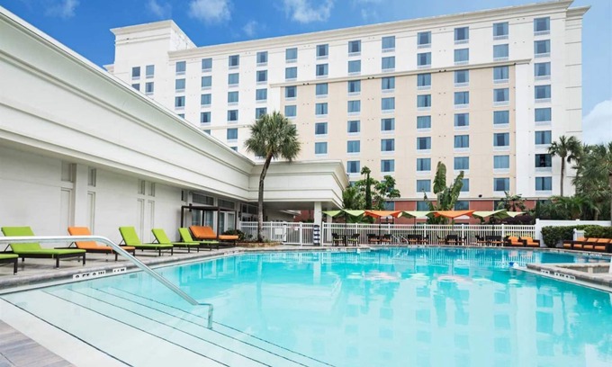 Florida Center Hotel | Great Location Near Top Attraction in Orlando! 2 Relaxing Rooms, Outdoor Pool