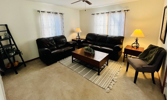 Port Clinton House | Great Location ONLY 5 Blocks to Beach