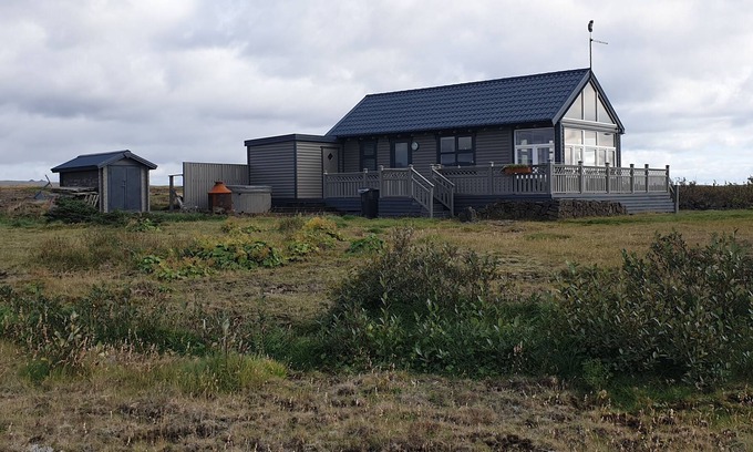 Sveitarfelagid Olfus Cottage | GREAT LOCATION WITH A WIEW TO THE OCEAN - TOTAL PRIVACY - PRIVATE JACUZZI